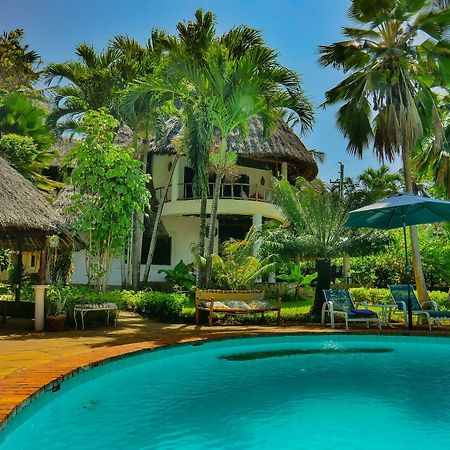 Upani In Diani Bed and Breakfast Diani Beach Exteriör bild
