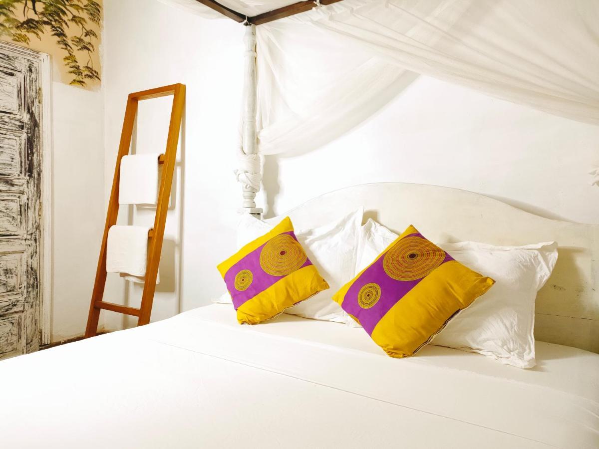 Upani In Diani Bed and Breakfast Diani Beach Exteriör bild