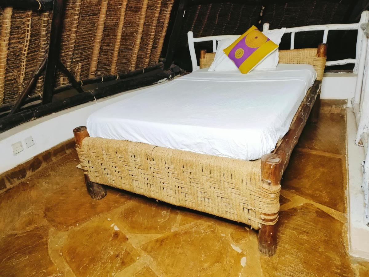 Upani In Diani Bed and Breakfast Diani Beach Exteriör bild