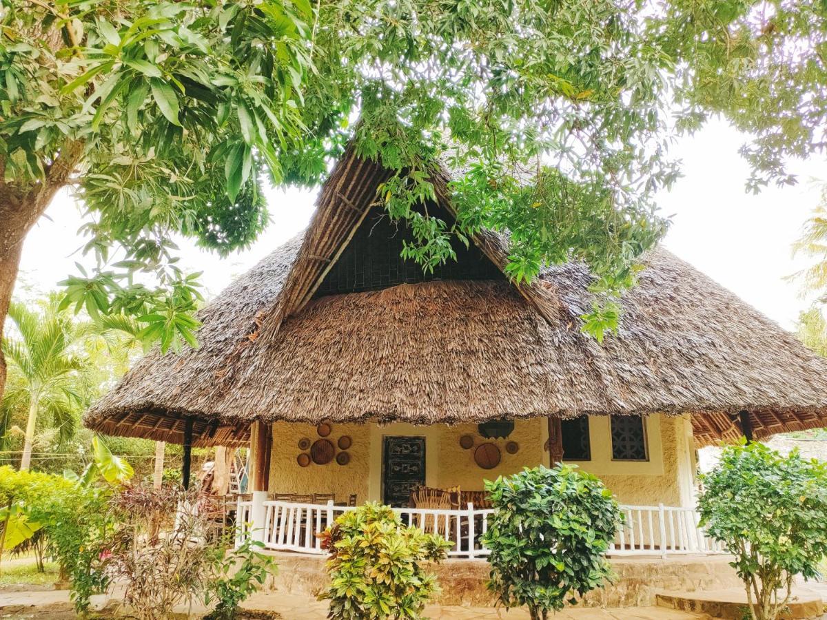 Upani In Diani Bed and Breakfast Diani Beach Exteriör bild