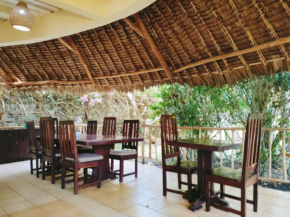Upani In Diani Bed and Breakfast Diani Beach Exteriör bild