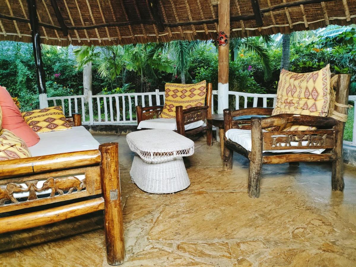 Upani In Diani Bed and Breakfast Diani Beach Exteriör bild