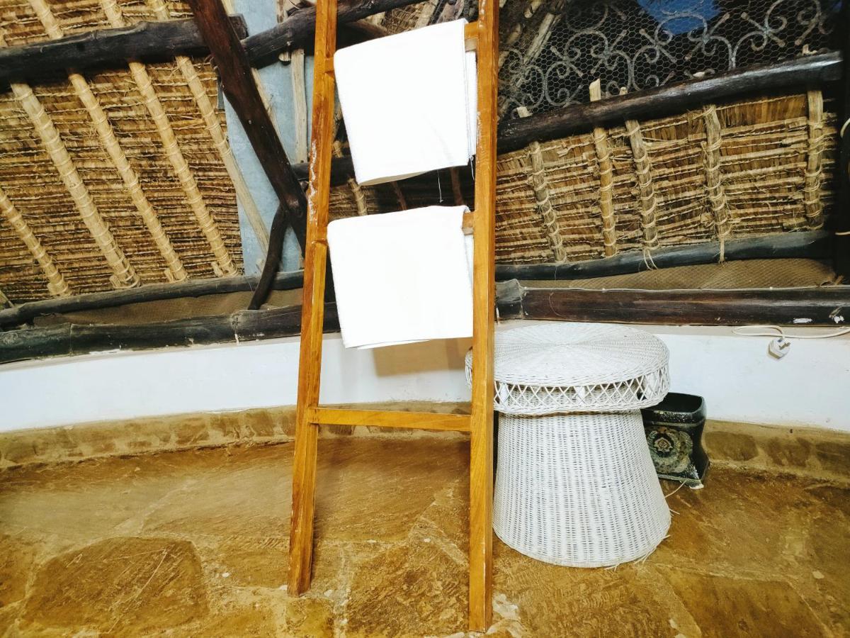 Upani In Diani Bed and Breakfast Diani Beach Exteriör bild