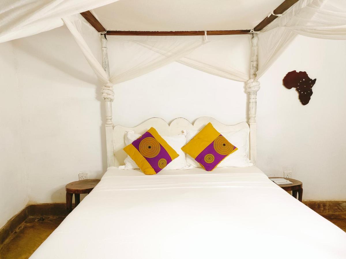 Upani In Diani Bed and Breakfast Diani Beach Exteriör bild