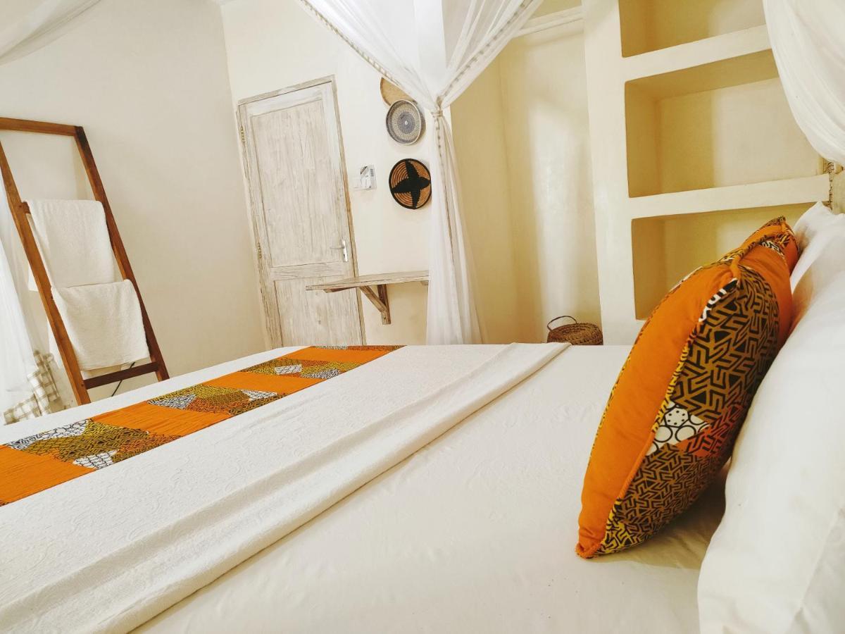 Upani In Diani Bed and Breakfast Diani Beach Exteriör bild