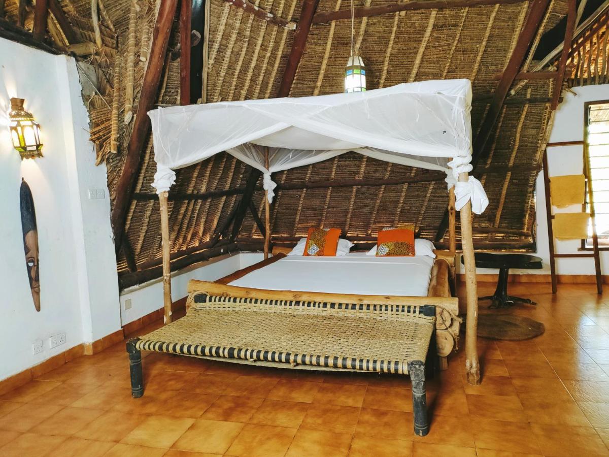 Upani In Diani Bed and Breakfast Diani Beach Exteriör bild