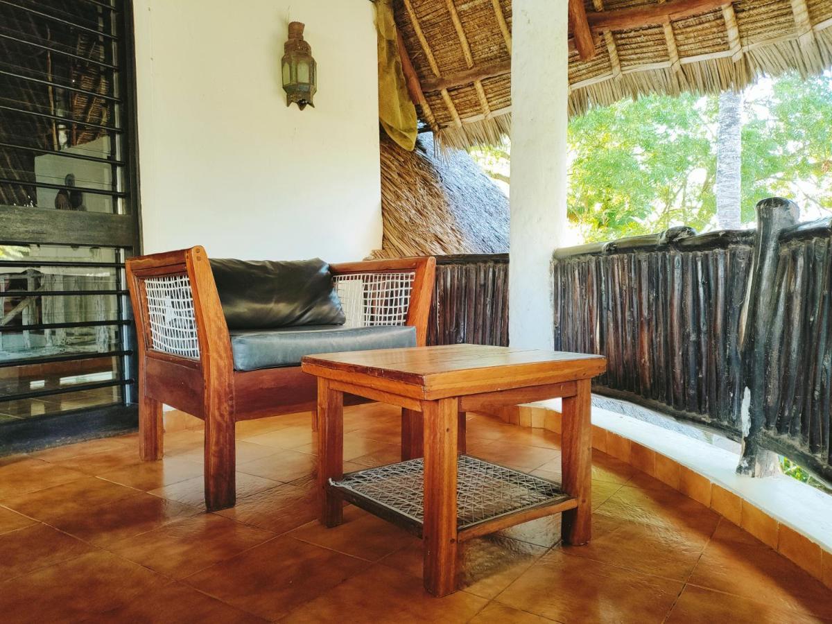 Upani In Diani Bed and Breakfast Diani Beach Exteriör bild