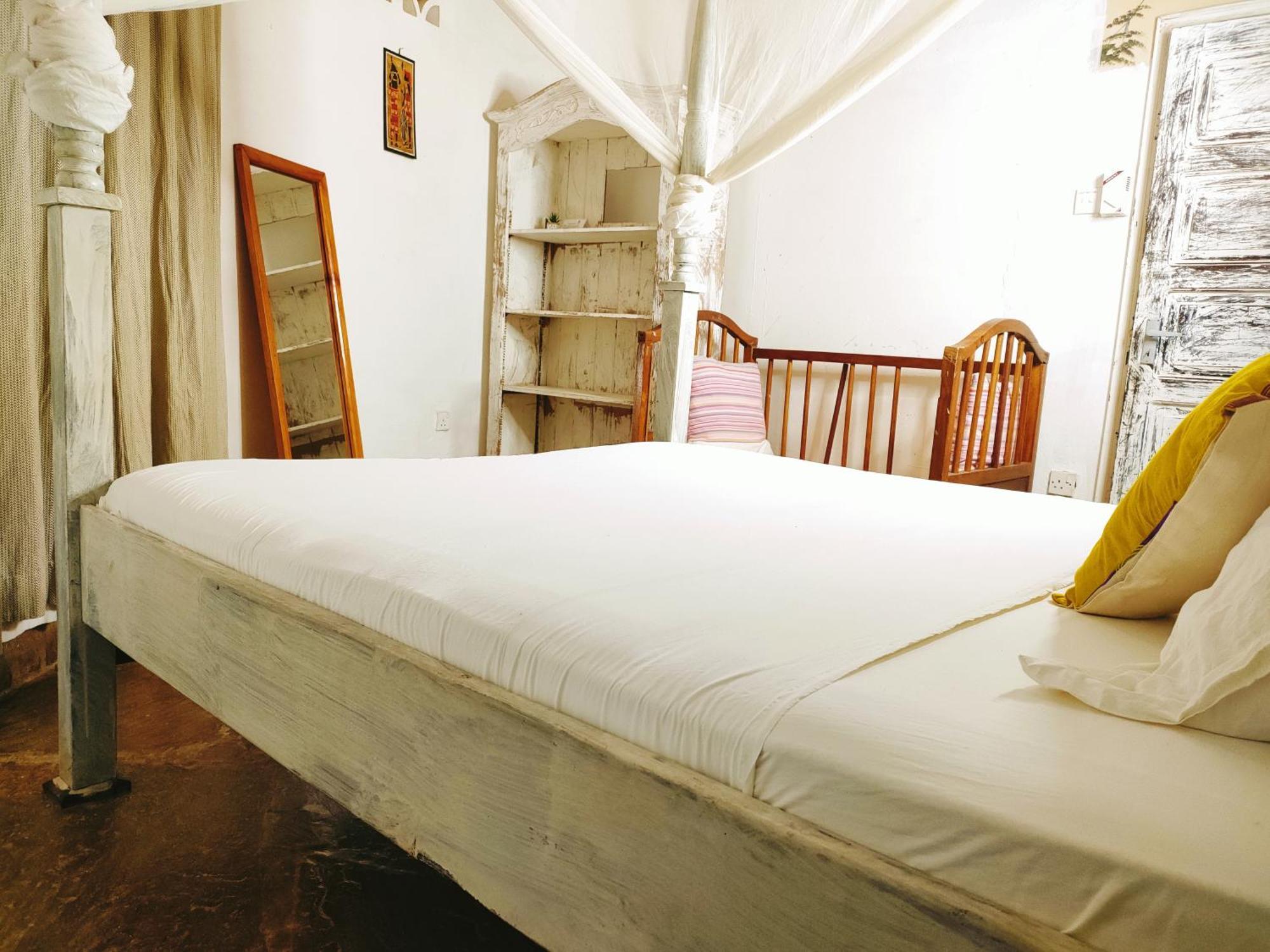 Upani In Diani Bed and Breakfast Diani Beach Exteriör bild