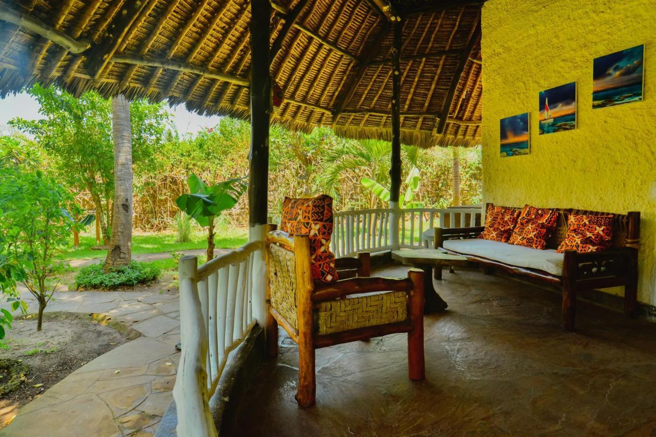 Upani In Diani Bed and Breakfast Diani Beach Exteriör bild