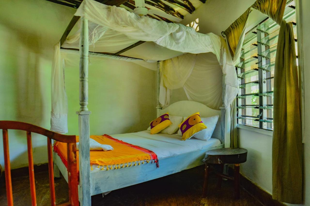 Upani In Diani Bed and Breakfast Diani Beach Exteriör bild
