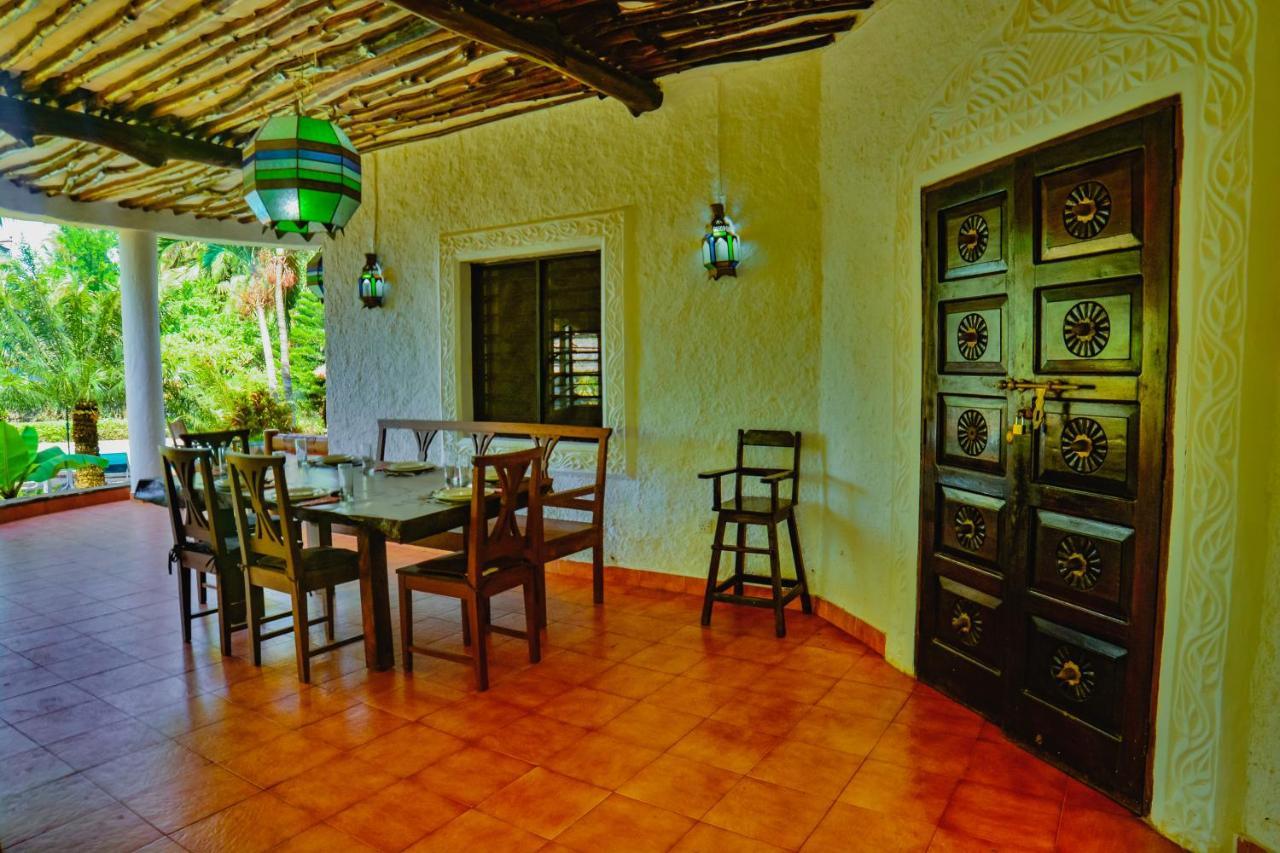 Upani In Diani Bed and Breakfast Diani Beach Exteriör bild