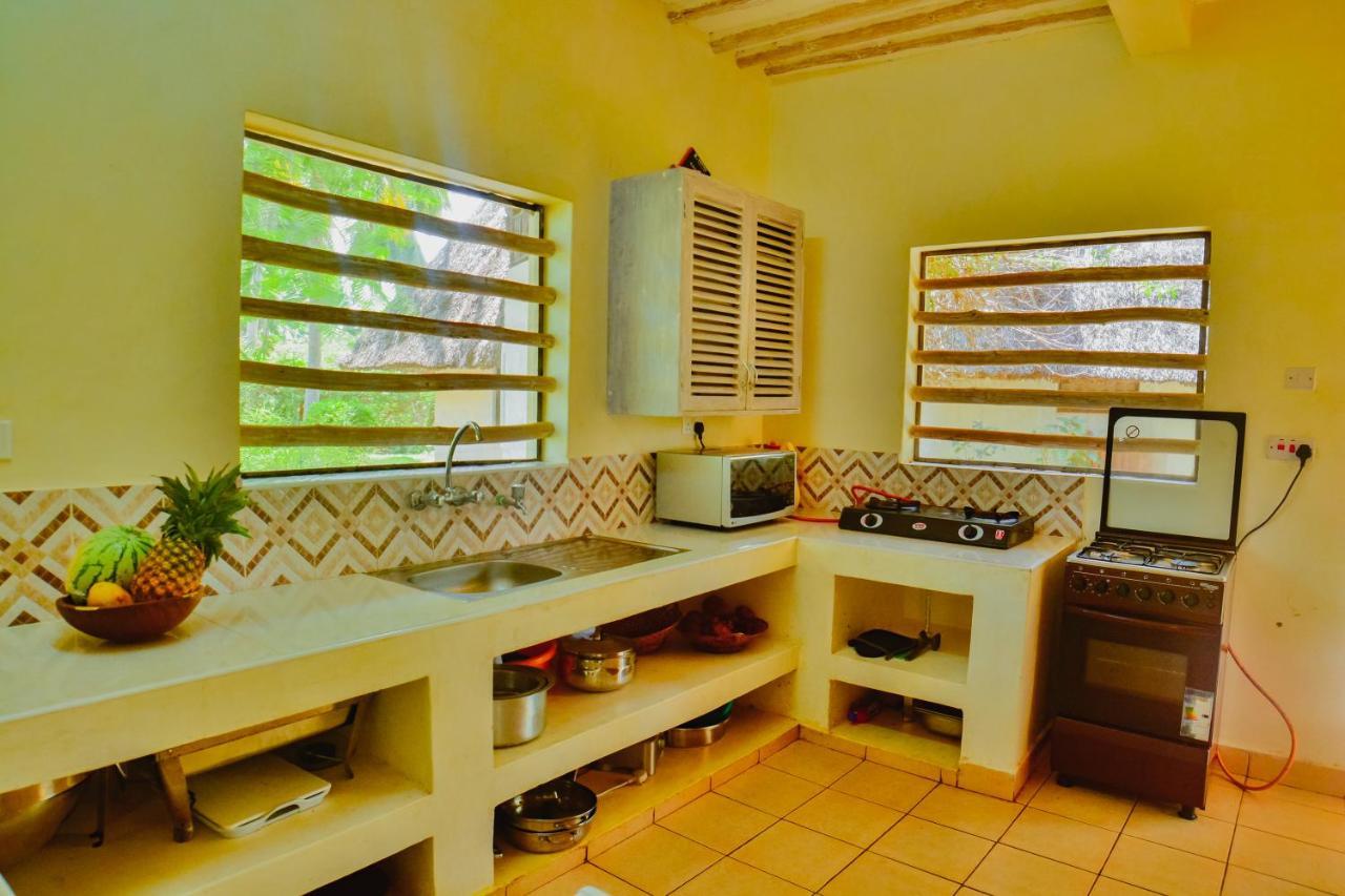 Upani In Diani Bed and Breakfast Diani Beach Exteriör bild