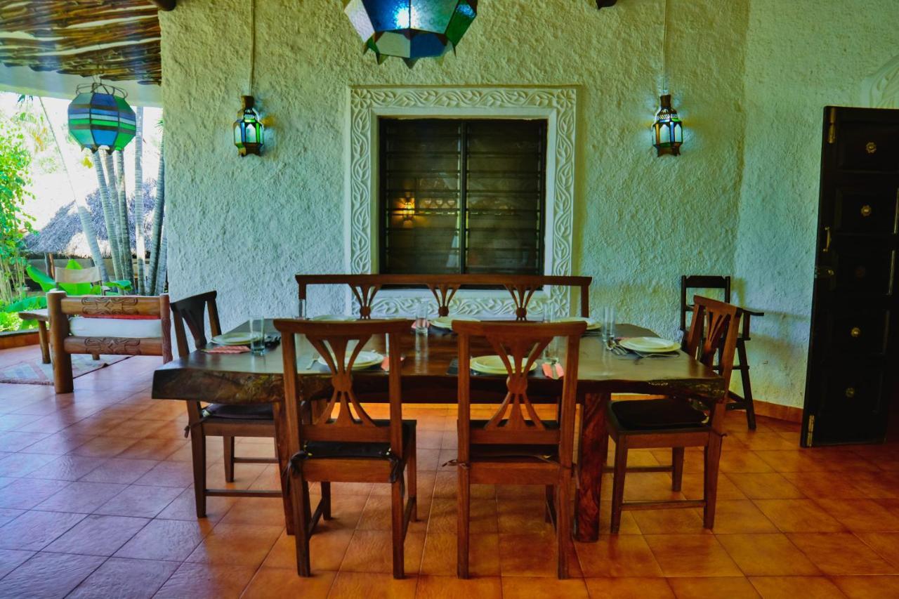 Upani In Diani Bed and Breakfast Diani Beach Exteriör bild