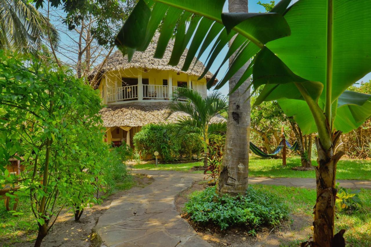 Upani In Diani Bed and Breakfast Diani Beach Exteriör bild