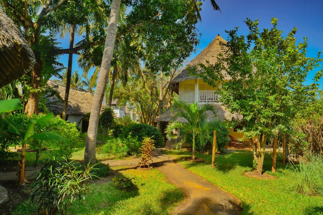 Upani In Diani Bed and Breakfast Diani Beach Exteriör bild