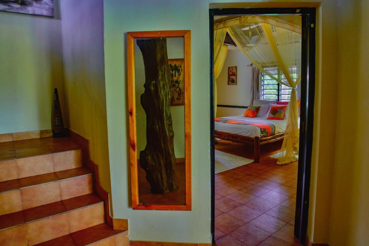 Upani In Diani Bed and Breakfast Diani Beach Exteriör bild